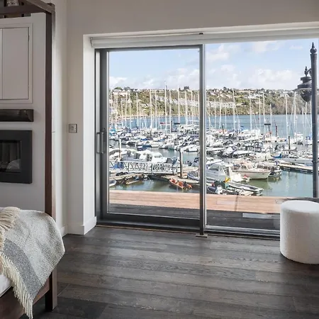 The Other 43 Apartment *